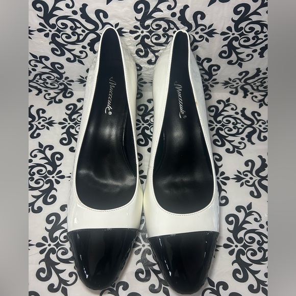NWOT Mucccute Round Toe Block Heel Pumps - Picture 6 of 10